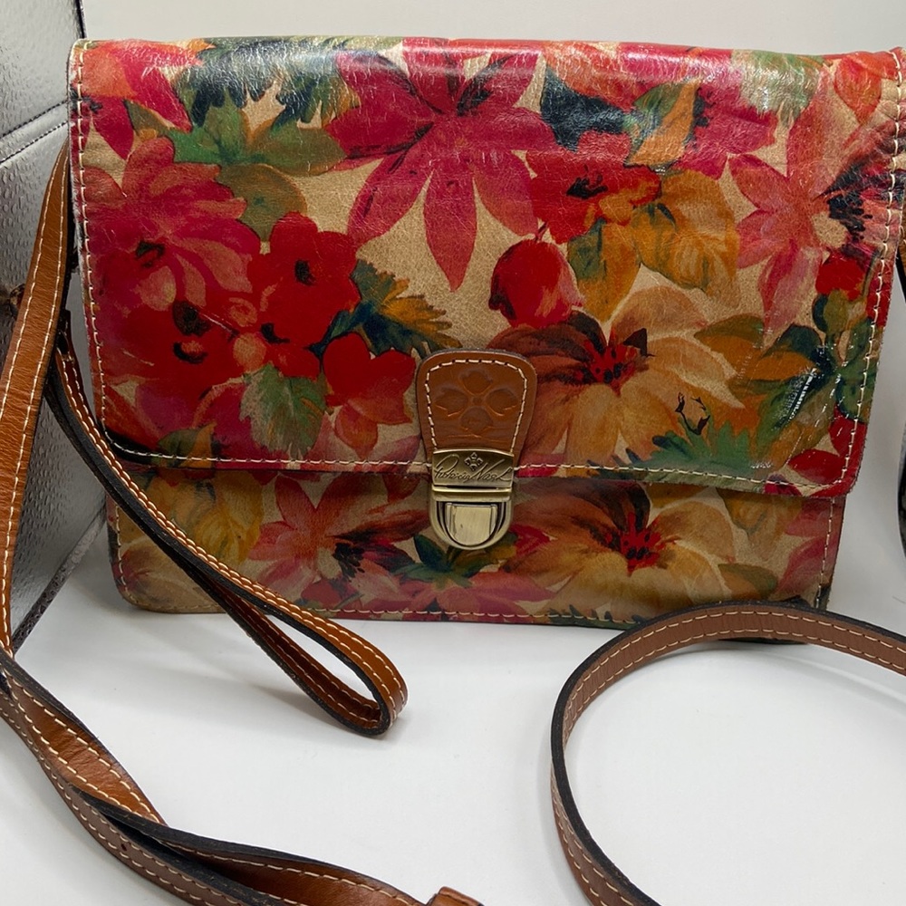 Patricia Nash Floral Crossbody Wristlet Bag Flaw